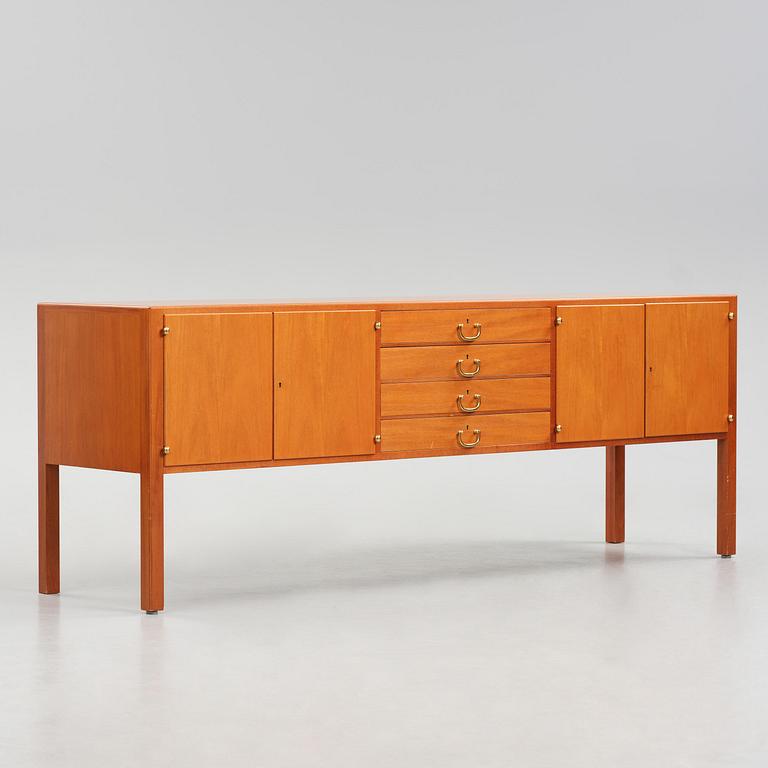 Josef Frank, sideboard, modell B 1015, Firma Svenskt Tenn, ca 2001.