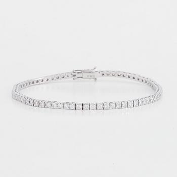 Brilliant cut diamond tennis bracelet.