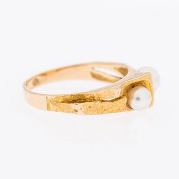 RING, 14K guld, odlade pärlor. "Viskning", Lapponia 1967.