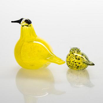 Oiva Toikka, Two glass birds. Marked O. Toikka Nuutajärvi, SSKK 2010 177/300.