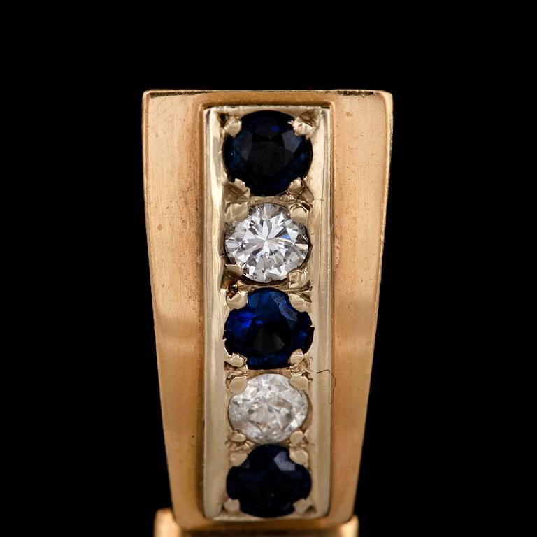 HÄNGE, 18K guld samt vitguld med safirer samt briljantslipade diamanter. Vikt ca 30g.