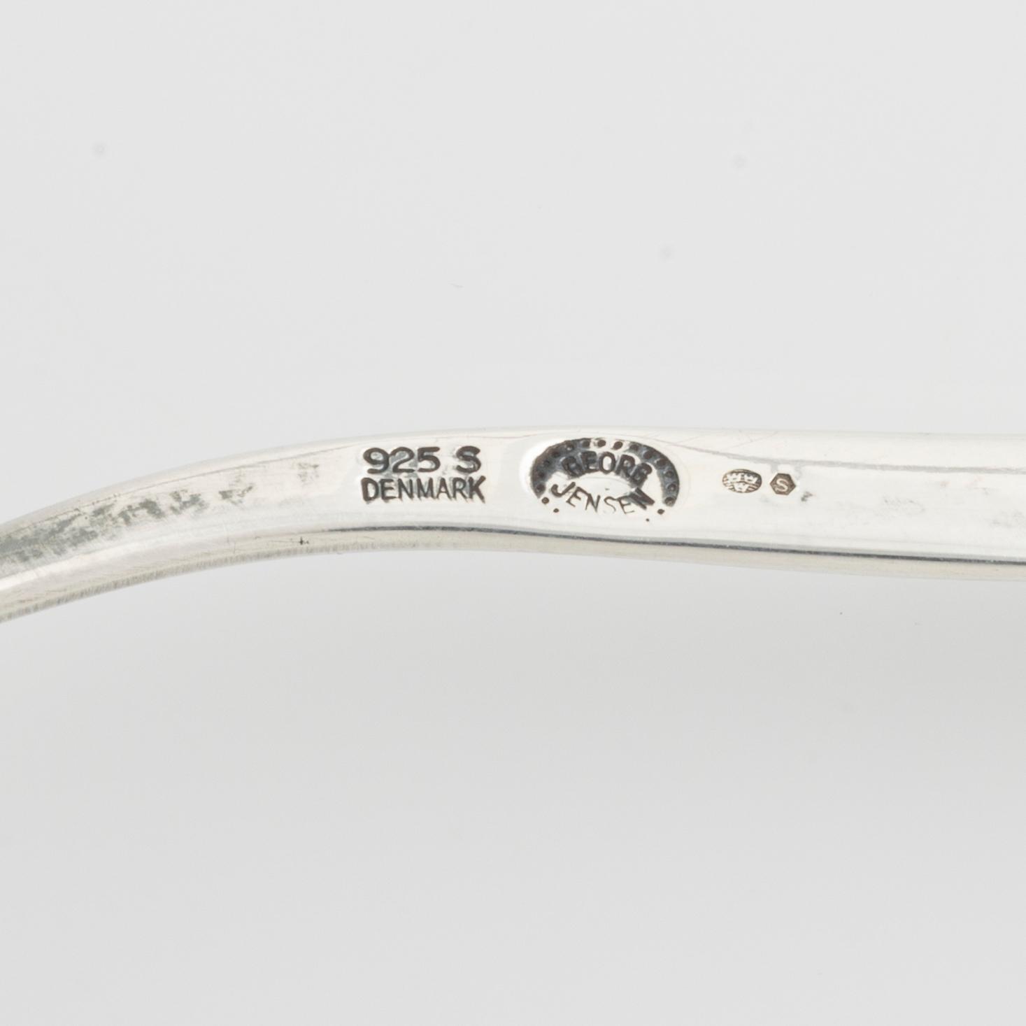 Vivianna Torun Bülow-Hübe/Georg Jensen halsring med hänge, sterling silver.