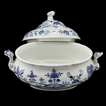 TERRIN SAMT UNDERFAT, porslin, Meissen, 1900-tal.