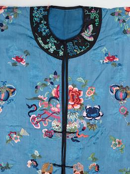 JACKA samt ROCK, broderat siden. Kina, 1900-talets första hälft.