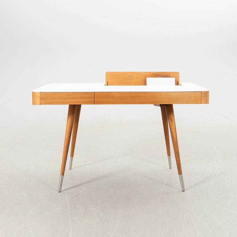 Søren Nissen & Ebbe Gehl, skrivbord AK 1330 för Naver Collection 2000-tal.