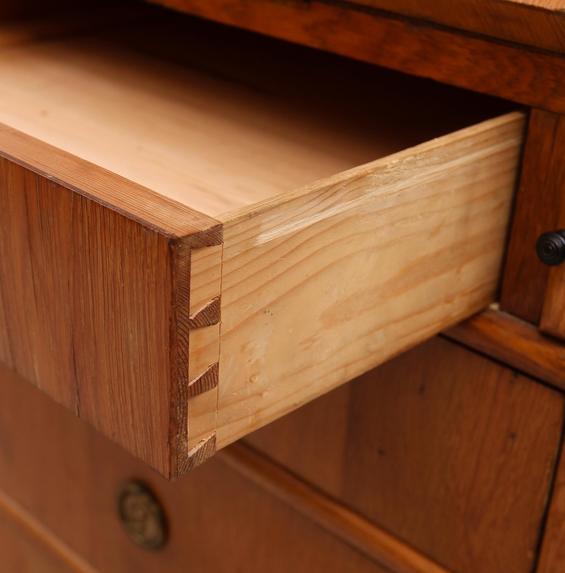 SKRIVSKÅP, 1800-talets andra hälft.