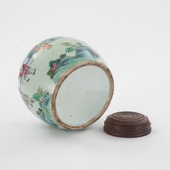 BOJAN MED LOCK, porslin, Kina, 1900-talets första hälft.