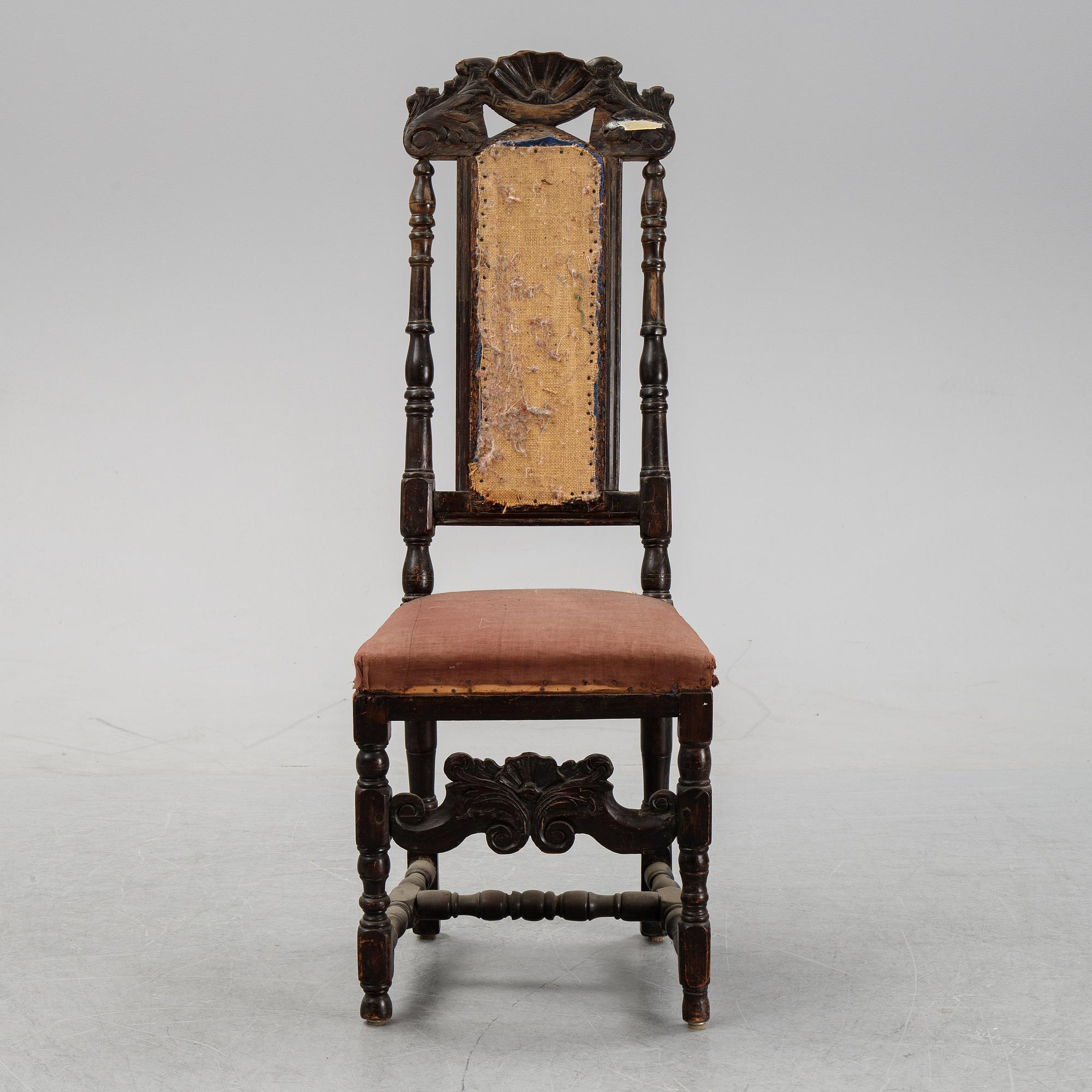 A baroque chair from around the year 1700.