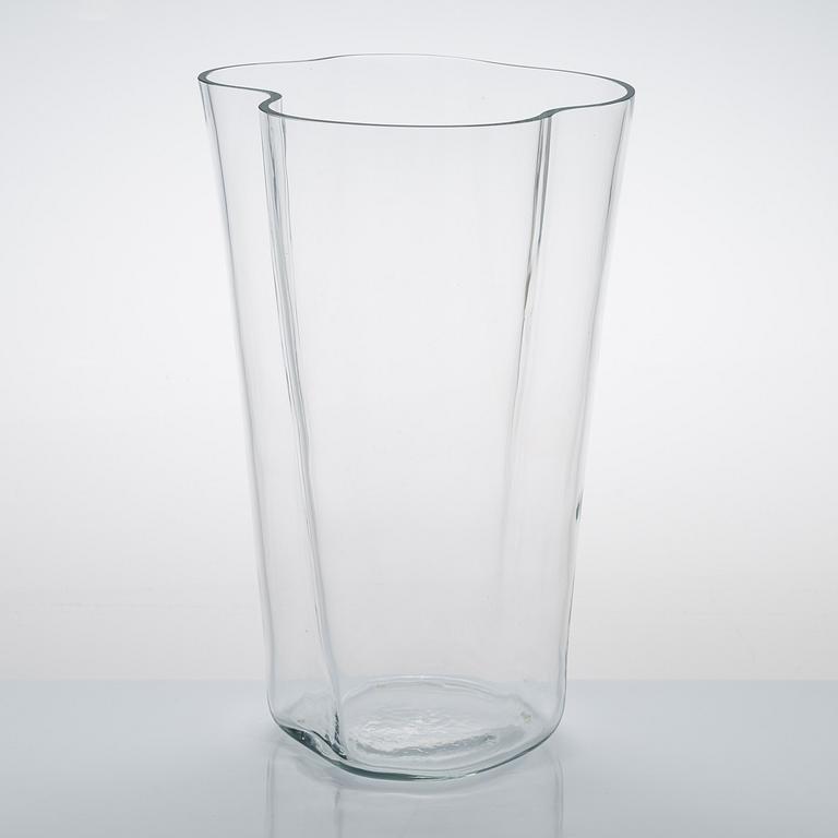 Alvar Aalto, maljakko, malli 3032 signeerattu Alvar Aalto.