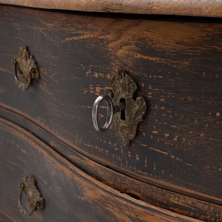 A late Baroque chest of drawers, 18th century.