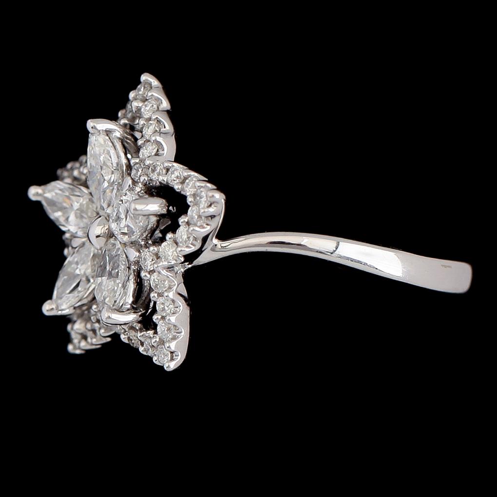 RING, 18K vitguld, diamanter tot ca 1.05 ct.