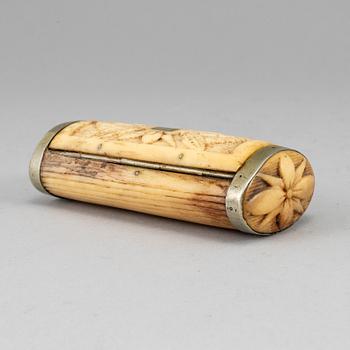 An bone snuff box, 18th/19th century.