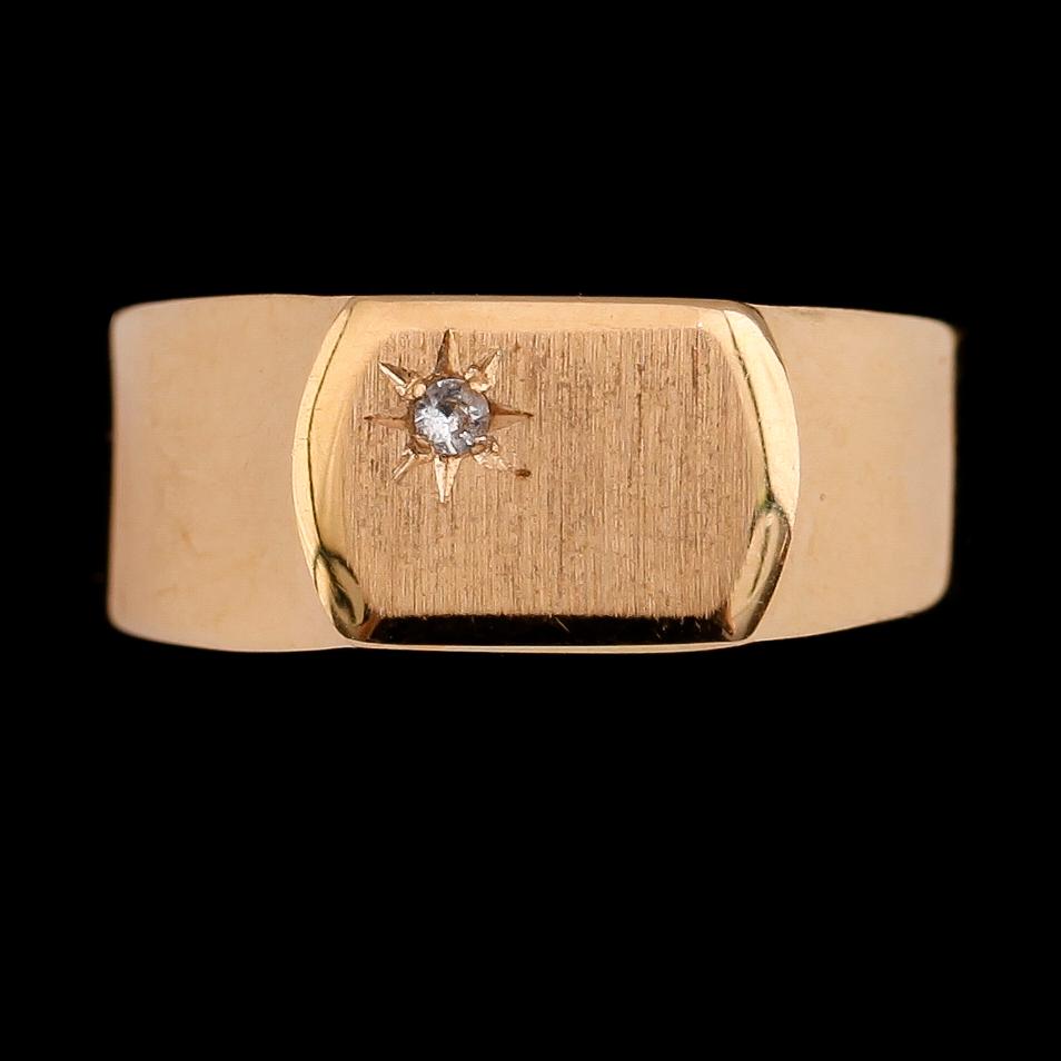 RINGAR, 5 st, 18 k guld, med olika stenar. Total vikt ca 9 gram.