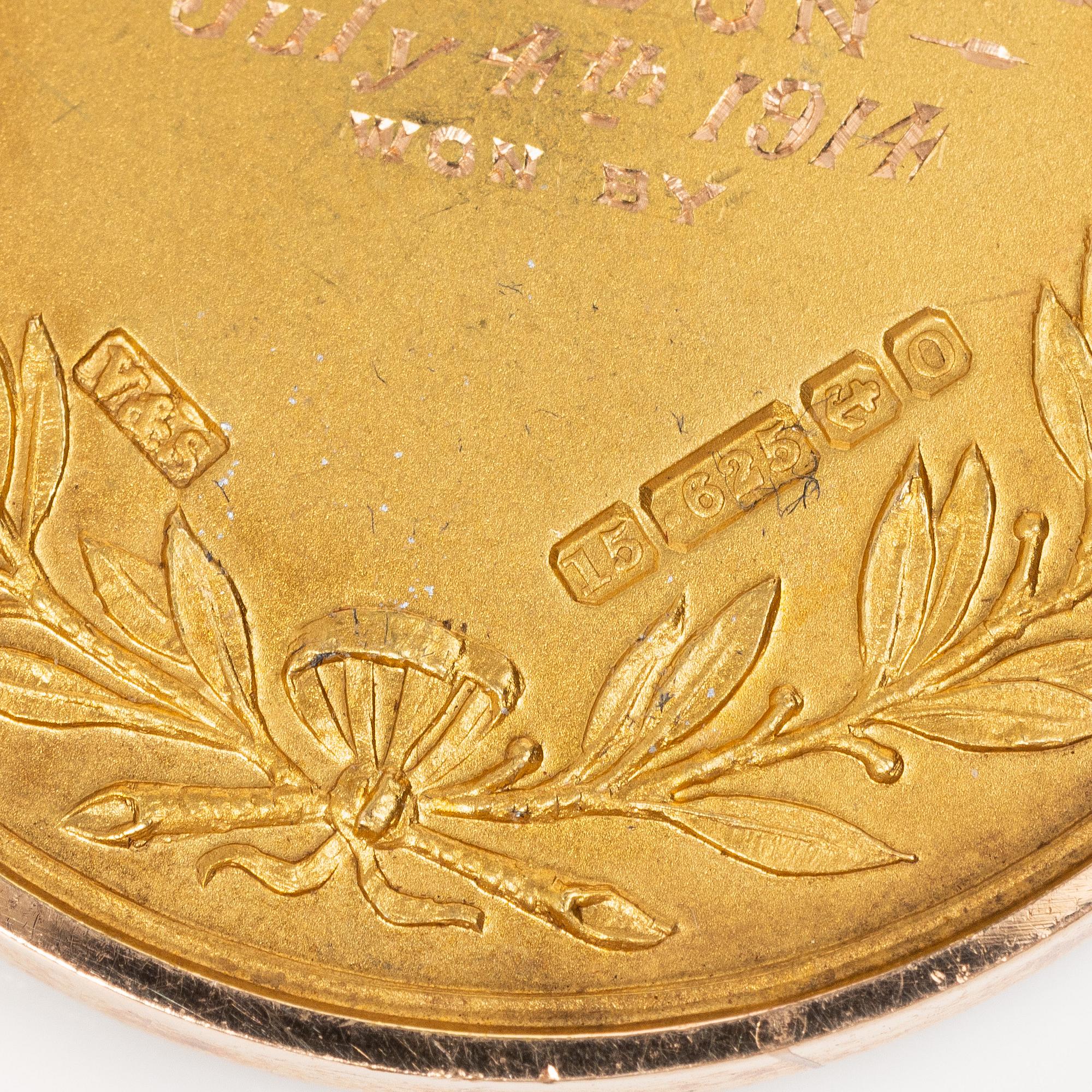 A medal, 15K gold, England, 1914.