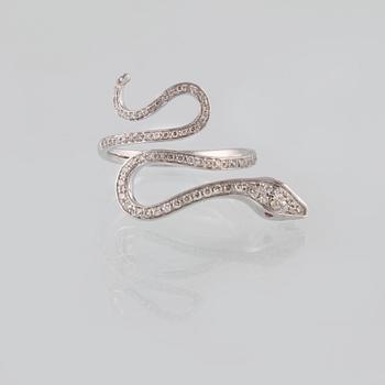 RING, 18K vitguld med briljantslipade diamanter ca 0.29 ct samt 2 rubiner ca 0.02 ct. Vikt 4,6 gram.