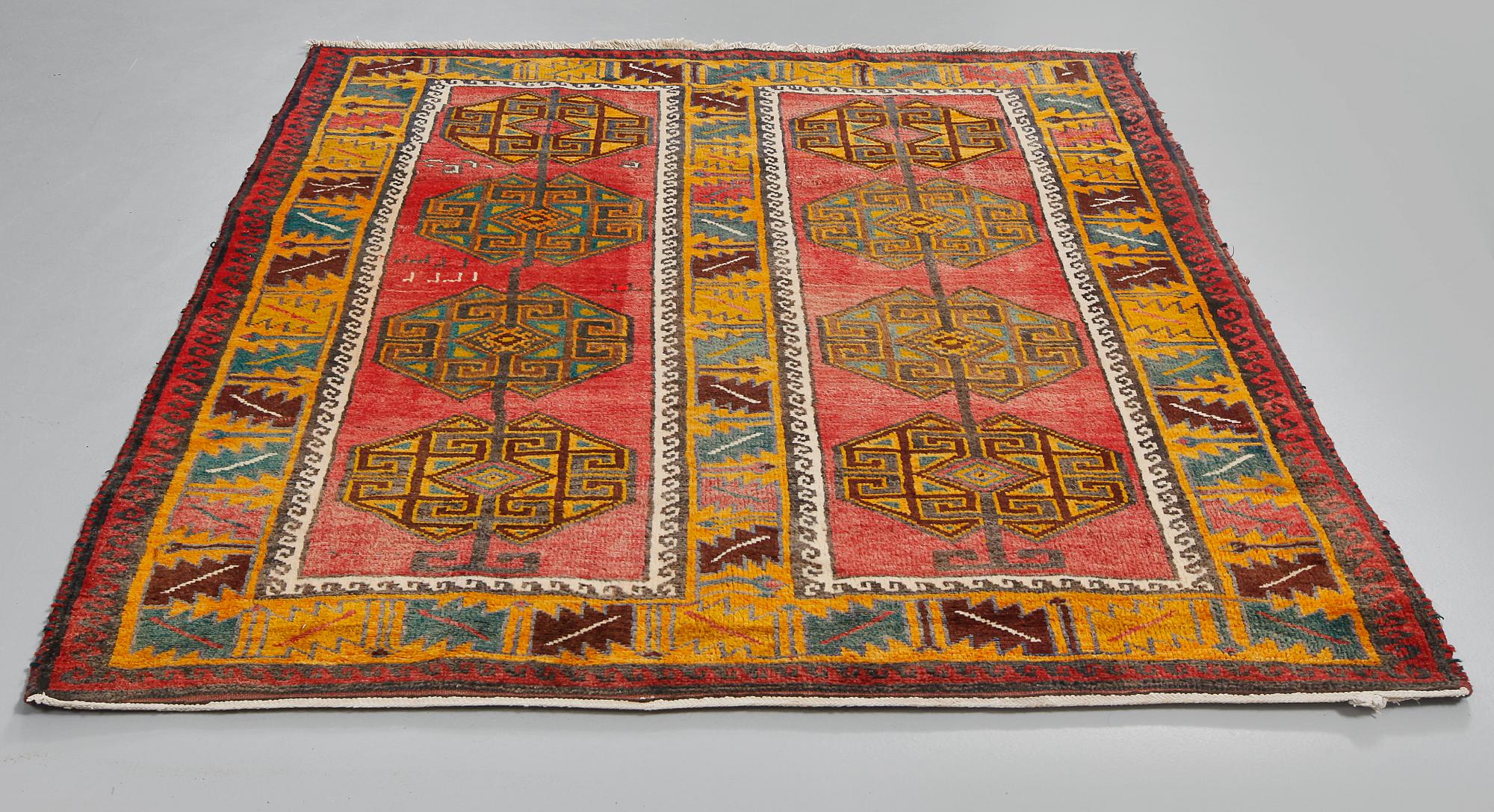 MATTA, Hamadan, old, 180x155 cm.