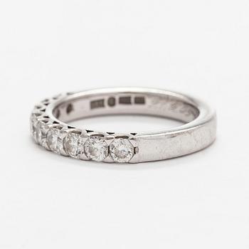 An 18K white gold ring with Flander cut diamonds. AEN Àjour Stockholm 2008.