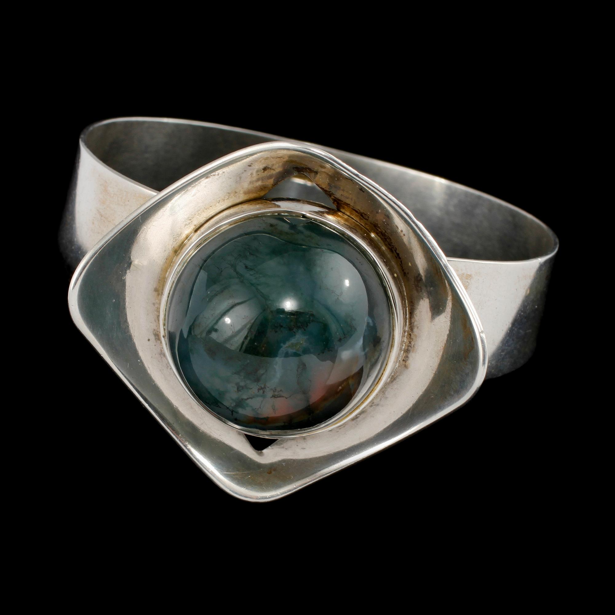 ARMBAND, silver med cabochonslipad sten, Kaplans, Stockholm, 1964-tal. Vikt 52 g.