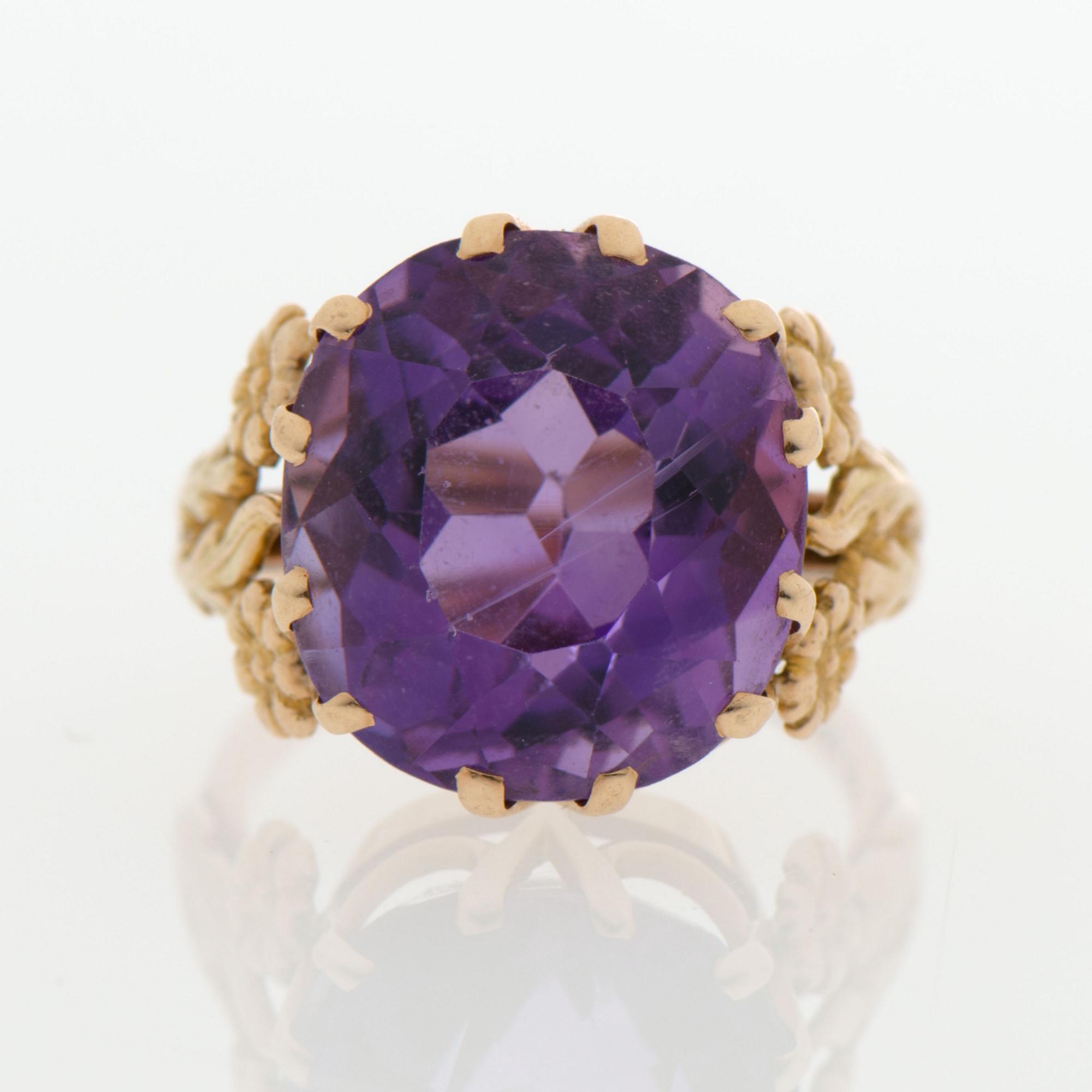A RING, facetted amethyst, 14K gold. A. Suni, Helsinki Finland 1945.