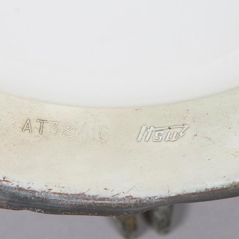 Vägglampor / utebelysning, 2 st, modell AT 32,  Itsu, 1900-talets mitt.