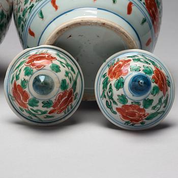 URNOR med LOCK, porslin. Transition, 1600-tal.