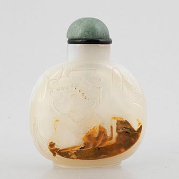 A Chinese onyx snuffbottle, late Qing dynasty / around 1900.