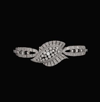1148. A brilliant- and eight cut diamond bracelet, tot. app. 4.75 cts. 1960's.