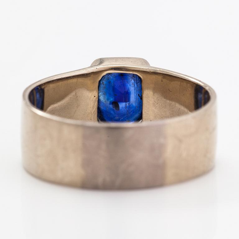 A 14K white gold ring with a sapphire ca 2.70 ct.