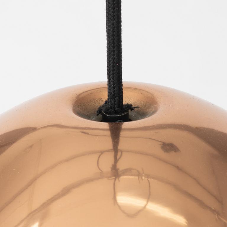 Tom Dixon, a 'Bell' ceiling lamp.