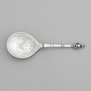 920. A Swedish 17th century silver spoon, mark of Henrik Möller, Stockholm (1645-1690).