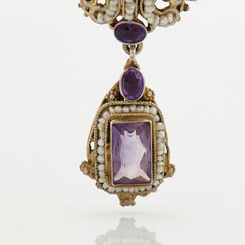 A parure comprising a necklace, a pair of earrings and a ring.