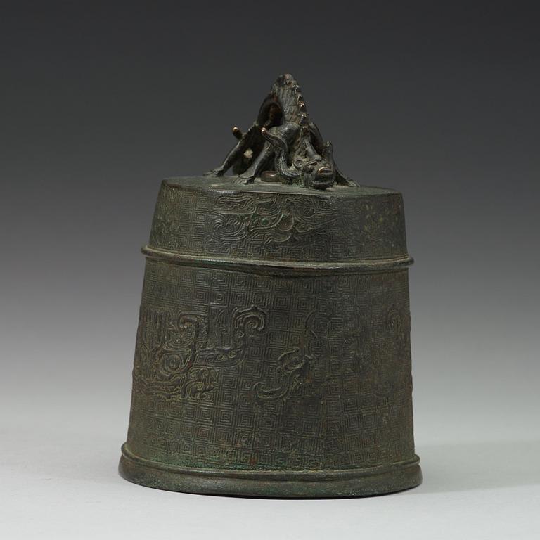 TEMPELKLOCKA, brons. Sen Ming dynasti (1368-1643).