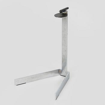 Jouni Leino, Tarjotinpöydän jalusta ,"Grip" Jouni Leino Design Studio 2009.