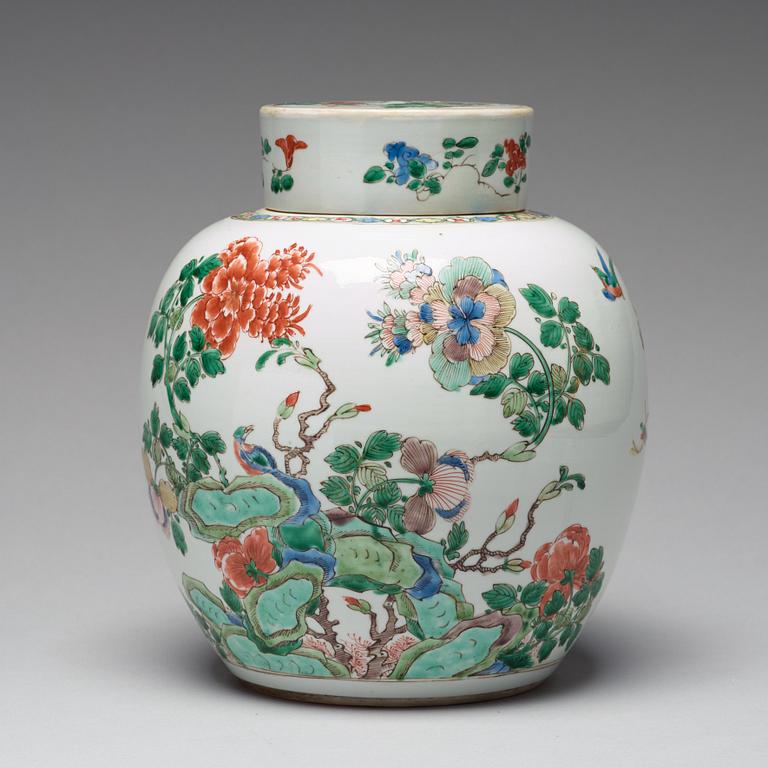 A famille verte jar with cover, Qing dynasty, 18th Century.