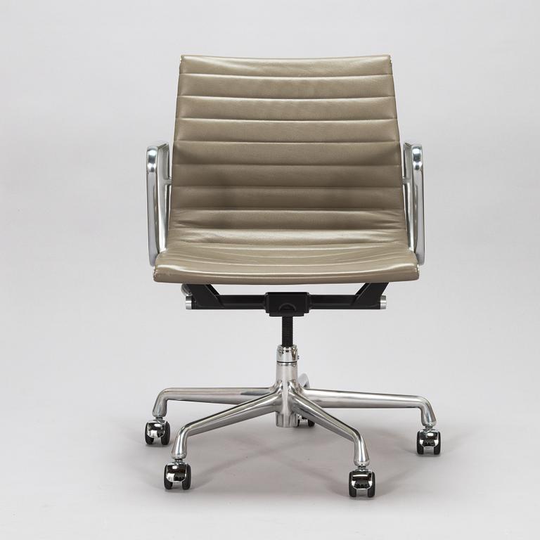 Charles and Ray Eames, office chair model EA335, Herman Miller 2008.