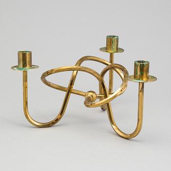 JOSEF FRANK, ljusstake, mässing ”Vänskapsknuten”, Firma Svenskt Tenn.