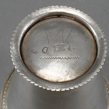 BÄGARE, silver, Sigismund Novosadi d y, Karlskrona, 1728. Totalvikt 126 gram.