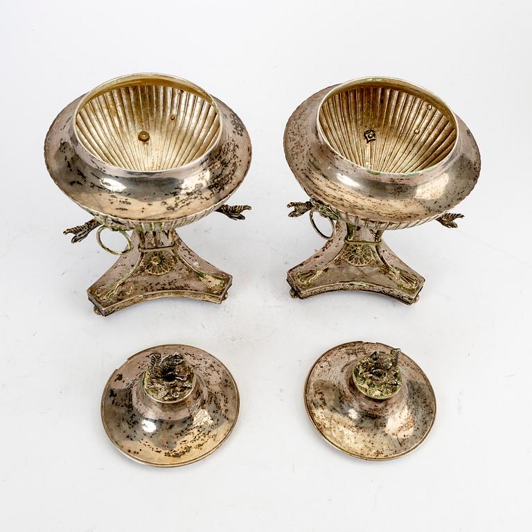 A Swedish 19th century set of two silver suger bowls mark of M Fryberg Jönköping 1816, total weight 922 grams.