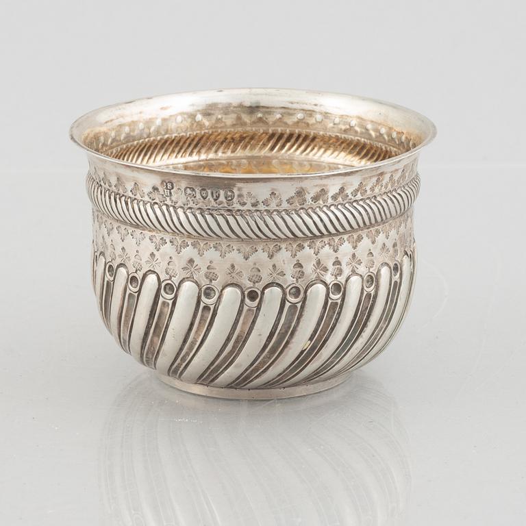 Bowl and cream jug, silver, London, England 18-19th Century.