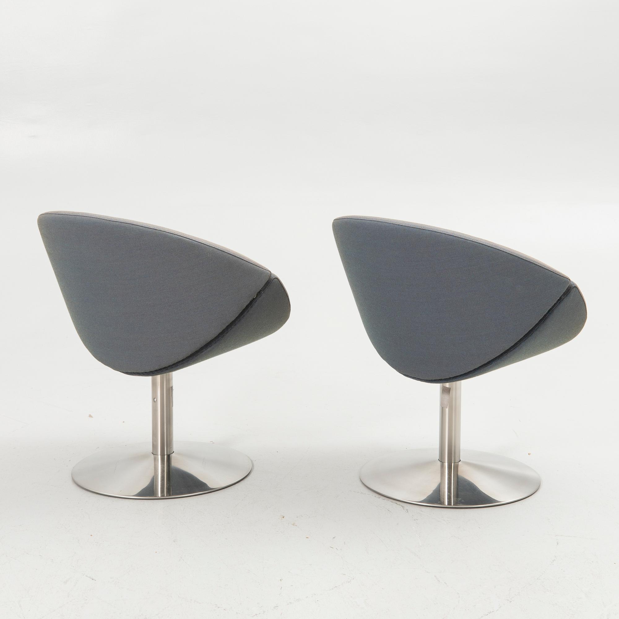 Peter Hjort Lorentzen & Johannes Foersom. Swivel armchairs, a pair, “Apollo EJ 96”, Erik Jørgensen, Denmark.