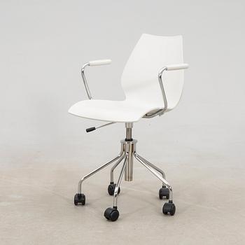 Vico Magistretti, office chair "Maui", Kartell Italy.