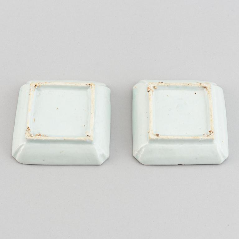 Kruka, ask med lock, samt två fat, porslin. Mingdynastin (1368-1644).