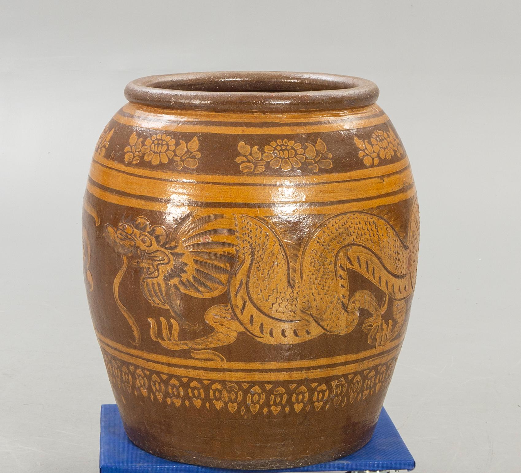 Larger floor urn  second half of the 20th century, Southeast Asia.