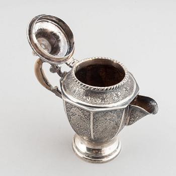 Kaffekanna samt gräddkanna, silver, Isfahan Vartan, Persien (Iran), Pahlavidynastin.