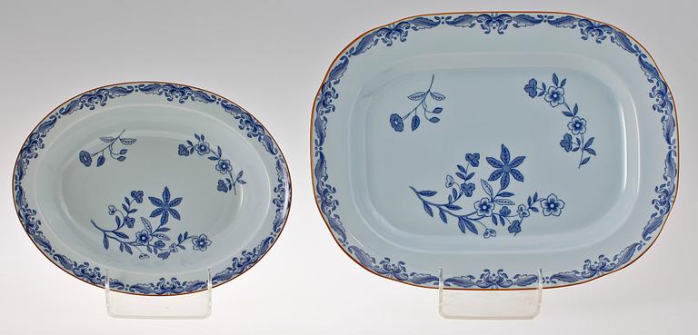 MAT- TE- SAMT KAFFESERVISDELAR, 97 st, porslin, "Ostindia", Rörstrand.