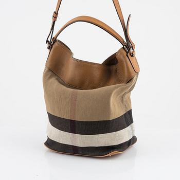Burberry,  "Bucket bag".