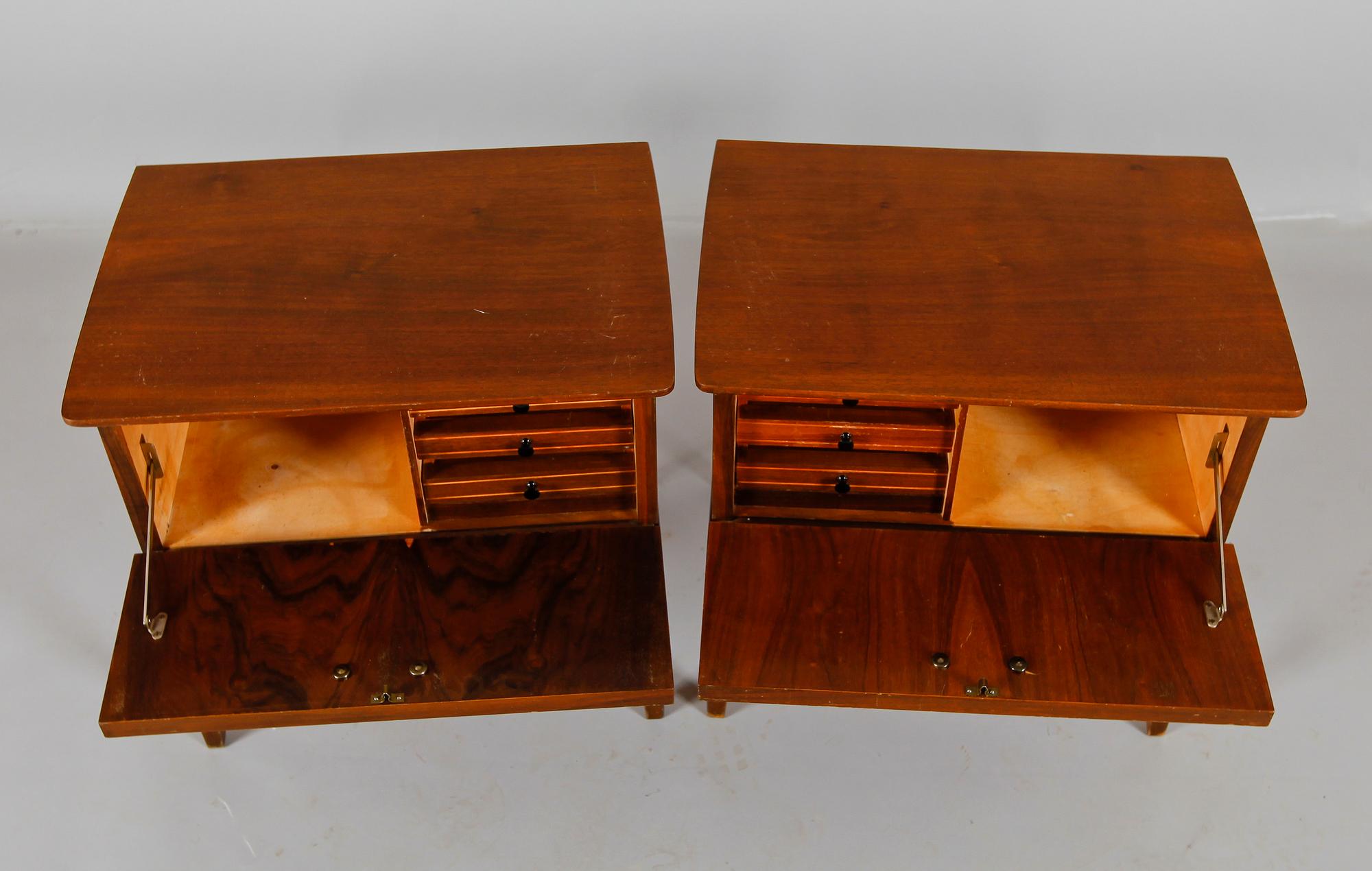 SÄNGBORD, 1 par, 1900-talets mitt.