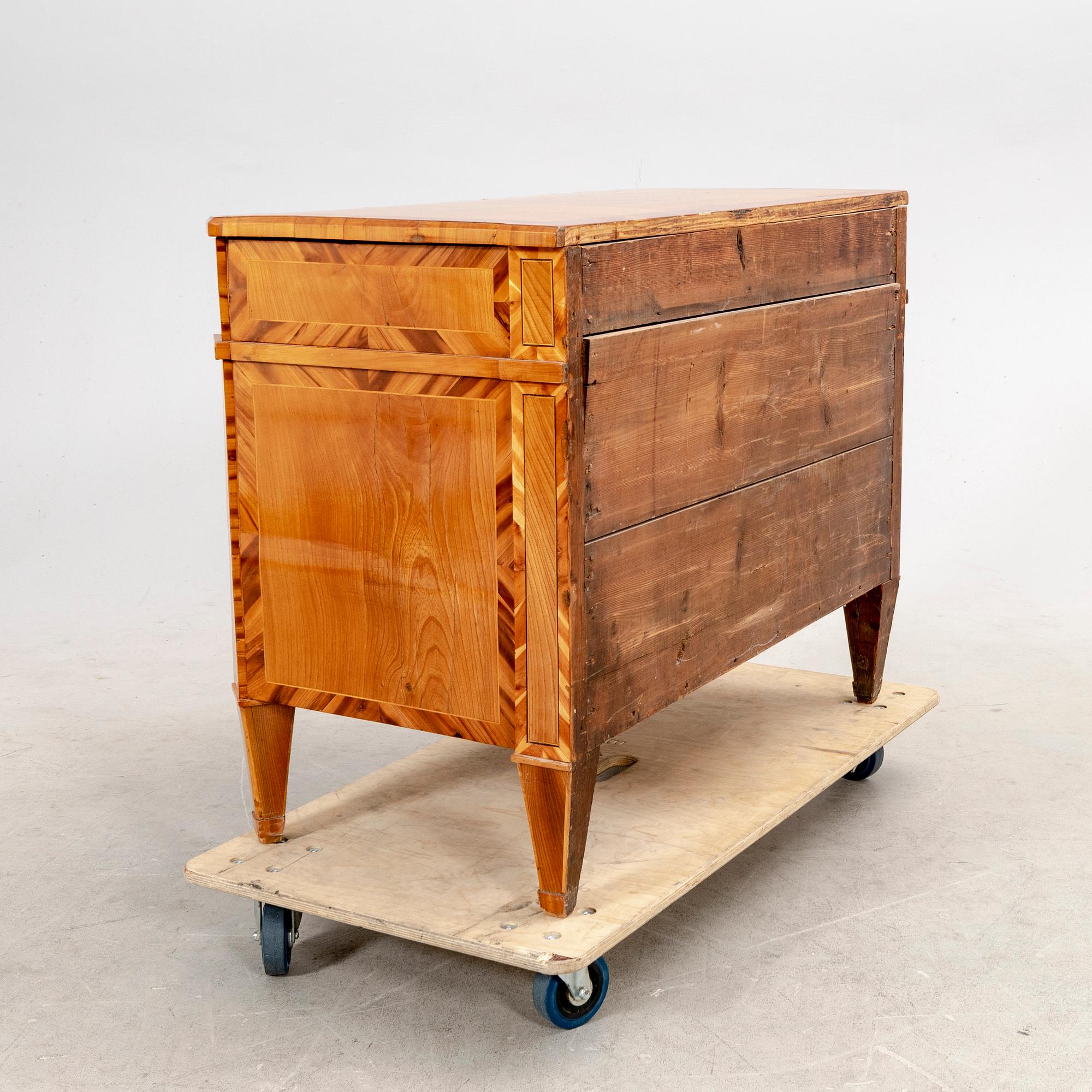 A late Gustavian dresser around 1800.