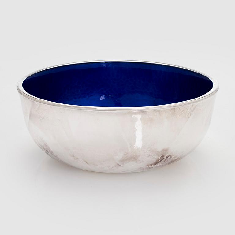 A. Tillander, skål, sterlingsilver och emalj, Åbo 2005.