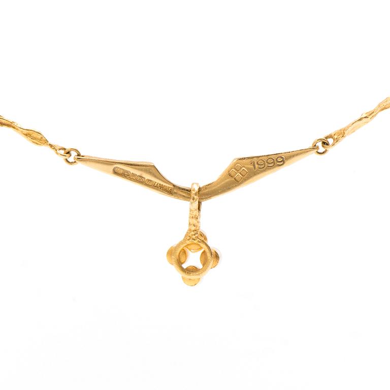 An 18K gold necklace with pearls, Lapponia 1998.